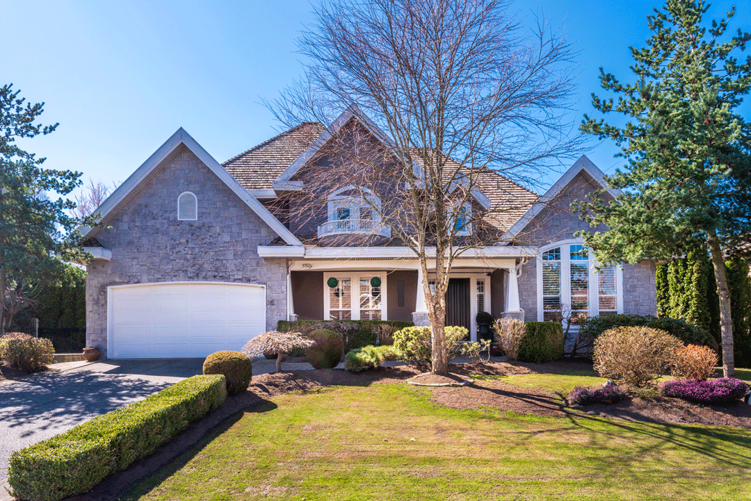 Nice suburban home in the fall