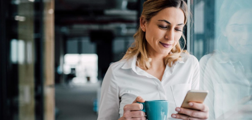 Woman reviewing Myemailnotifier app video analytics detection of a person delivering boxes 
